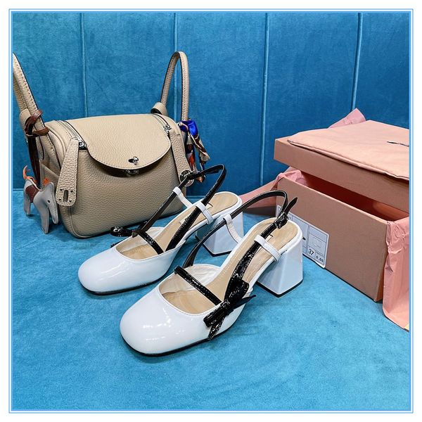 2021ss party slippers summer women shoes coarser heel flops genuine soft leather lady slipper letter high heeled sandals large size 35-40, Black
2021ss party slippers summer women shoes coarser heel flops genuine soft leather lady slipper letter high heeled sandals large size 35-40, Black