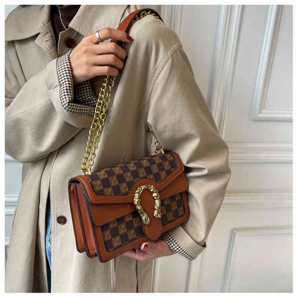 2022 factory wholesale bucket chain korean chessboard lattice single shoulder messenger small square women's bag
2022 factory wholesale bucket chain korean chessboard lattice single shoulder messenger small square women's bag