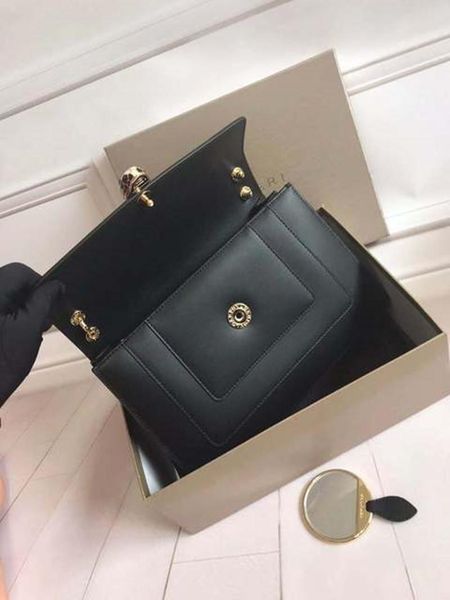 evening bags 2021 retro fashion leather messenger bag women's spring luxury soft shoulder
evening bags 2021 retro fashion leather messenger bag women's spring luxury soft shoulder