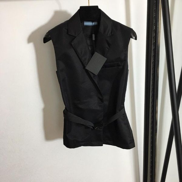 women's vests luxury spring hidden buttontriangle logo suit collar waist vest, Black;white
women's vests luxury spring hidden buttontriangle logo suit collar waist vest, Black;white