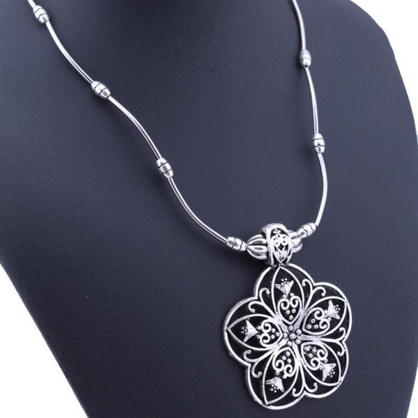 pendant necklaces jewelry pendants for women statement ethnic fashion vintage bohemian carved hollow flowers 1.4*1.4 cm, Silver
pendant necklaces jewelry pendants for women statement ethnic fashion vintage bohemian carved hollow flowers 1.4*1.4 cm, Silver
