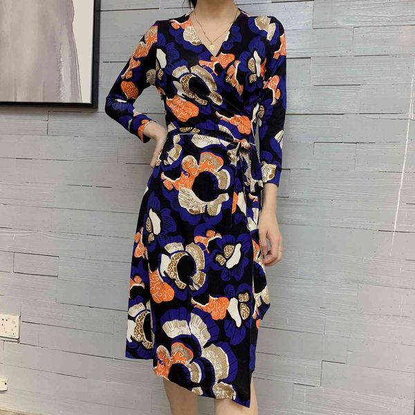 dress 2021 spring and summer fashion silk knitted leaf flower v-neck short wrap skirt light mature, White;black
dress 2021 spring and summer fashion silk knitted leaf flower v-neck short wrap skirt light mature, White;black