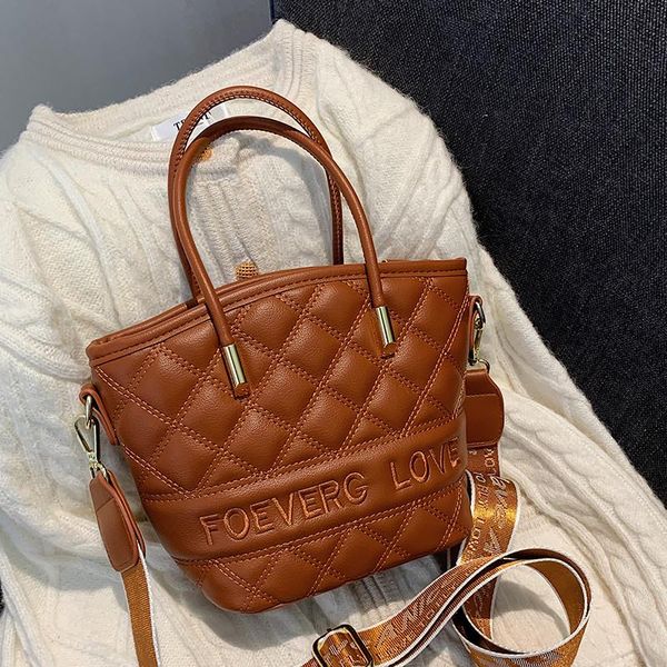 shoulder bags lingge design women's autumn winter 2021 fashion wide belt messenger bucket bag
shoulder bags lingge design women's autumn winter 2021 fashion wide belt messenger bucket bag