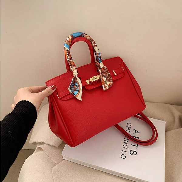 red women's hand-held bridal wedding 2021 new fashion large capacity air messenger bag
red women's hand-held bridal wedding 2021 new fashion large capacity air messenger bag