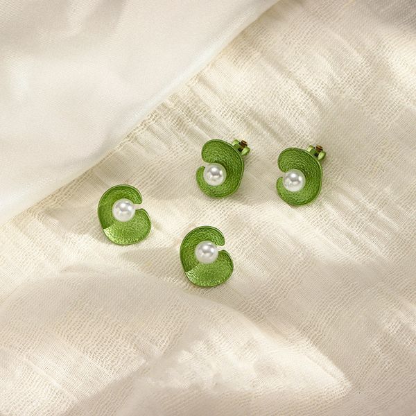 plant green leaf pearl earrings / ear clip "geranium trend antique minority design earrings", Silver
plant green leaf pearl earrings / ear clip "geranium trend antique minority design earrings", Silver
