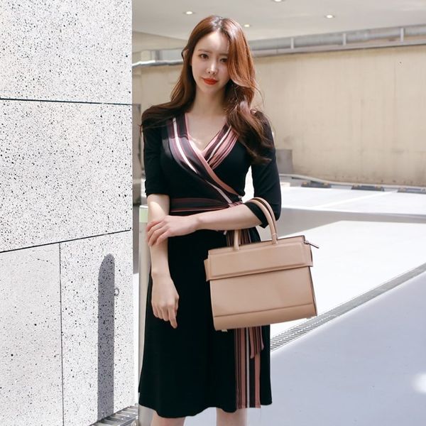 dress 2021d family's black color blocking strip wrapped chest belt seven sleeve a-line, White;black
dress 2021d family's black color blocking strip wrapped chest belt seven sleeve a-line, White;black