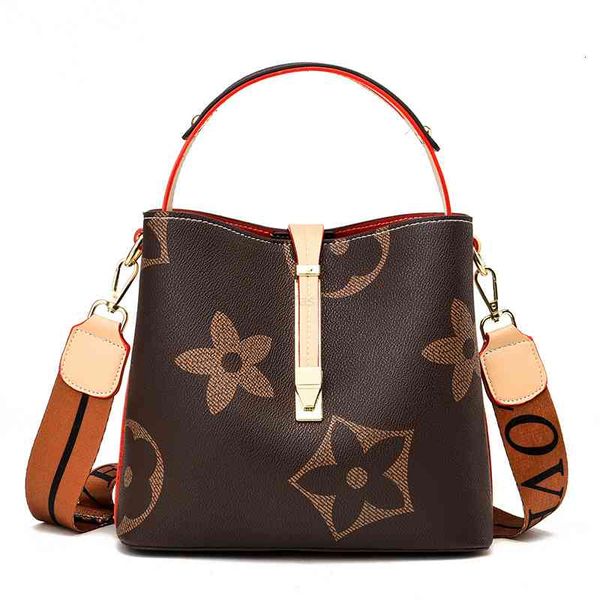 women's bag 2021 texture large print old flower bucket one shoulder messenger for women, Black;red
women's bag 2021 texture large print old flower bucket one shoulder messenger for women, Black;red
