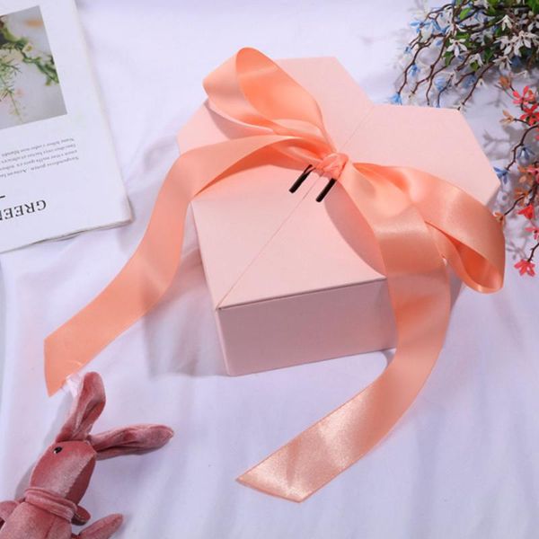 gift wrap ribbon box candy boxes geschenkbox herzförmig paper rot papier red heart shape decoration luxurious tragetasche
gift wrap ribbon box candy boxes geschenkbox herzförmig paper rot papier red heart shape decoration luxurious tragetasche