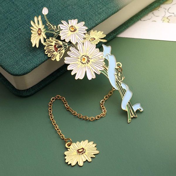 bookmark lovely metal art flower gift box birthday teacher's day present stationery supply
bookmark lovely metal art flower gift box birthday teacher's day present stationery supply