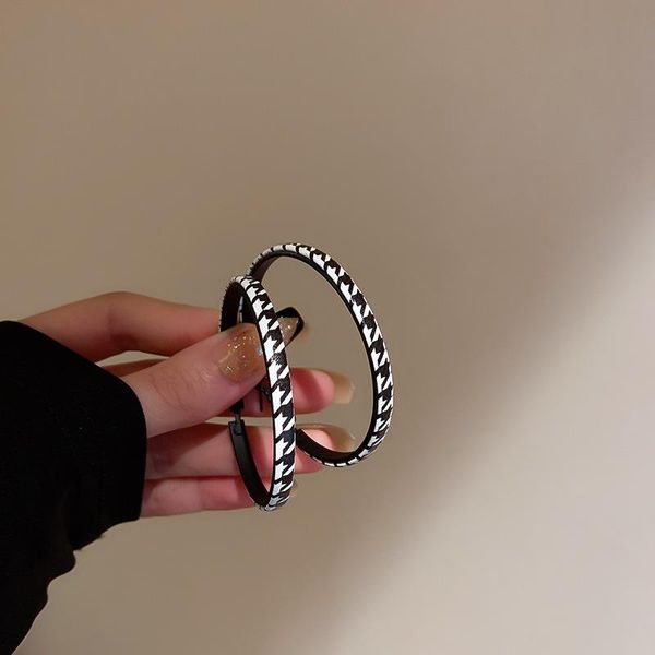 hoop & huggie europe and america style large circle black white stripe earrings for women punk hip hop big round jewelry, Golden;silver
hoop & huggie europe and america style large circle black white stripe earrings for women punk hip hop big round jewelry, Golden;silver
