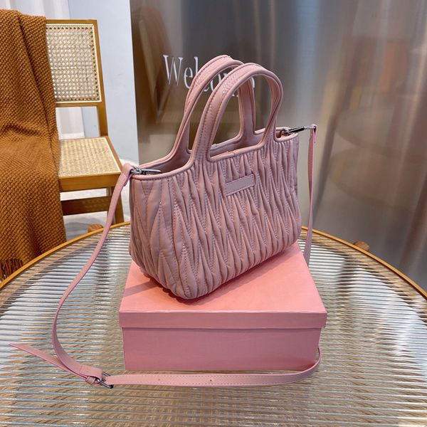 fashion tote luxury bag cross body handbags designer totes classic retro genuine leather high-quality food basket with original box size 30
fashion tote luxury bag cross body handbags designer totes classic retro genuine leather high-quality food basket with original box size 30