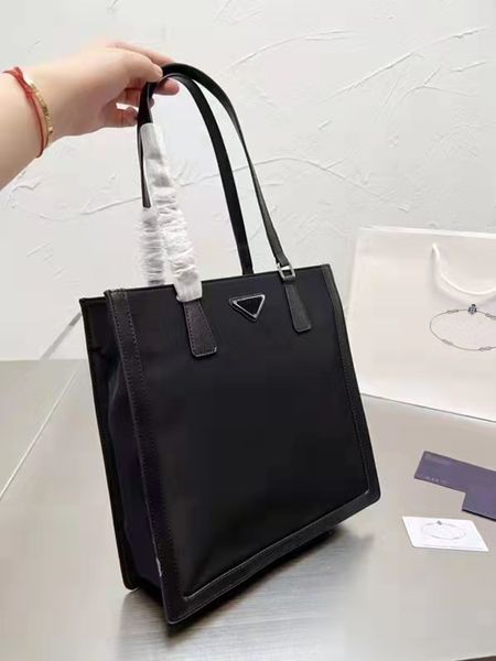 2022 ladies shopping bag high-end handbag brand messenger bag waterproof fabric handbags fashion versatile leather accessories designer
2022 ladies shopping bag high-end handbag brand messenger bag waterproof fabric handbags fashion versatile leather accessories designer