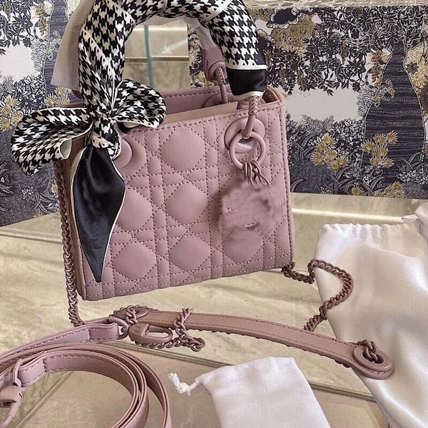 designer luxury storage bag cowhide ladies portable fashion diamond chain one shoulder messenger
designer luxury storage bag cowhide ladies portable fashion diamond chain one shoulder messenger