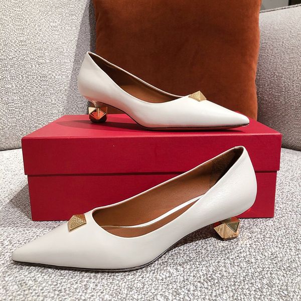 2021 original box for shoes women running sneakers fashion casual selling flat size 35-41 q1, Red;white
2021 original box for shoes women running sneakers fashion casual selling flat size 35-41 q1, Red;white