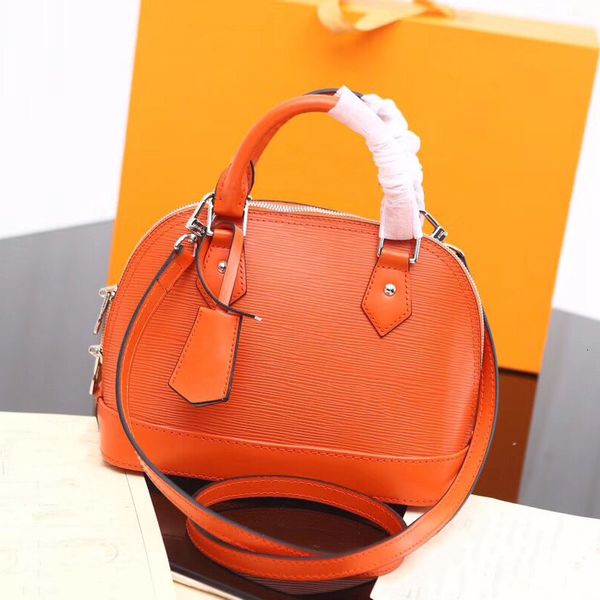 selling classic designer handbags women totes bag famous real leather shoulder, Red;black
selling classic designer handbags women totes bag famous real leather shoulder, Red;black