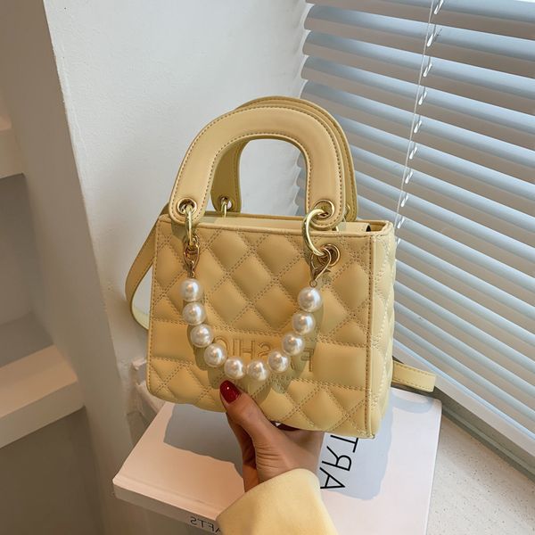 new 2021 korean version single shoulder diagonal span bag pearl chain hand women's diamond grid embroidered line princess
new 2021 korean version single shoulder diagonal span bag pearl chain hand women's diamond grid embroidered line princess