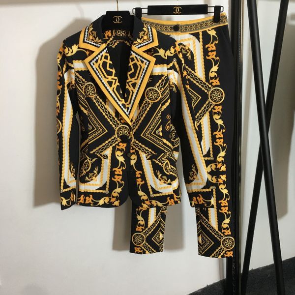 women's two piece 2021 autumn lapel neck long sve print panelled coat and brand same style clothing 0730-3, Black
women's two piece 2021 autumn lapel neck long sve print panelled coat and brand same style clothing 0730-3, Black