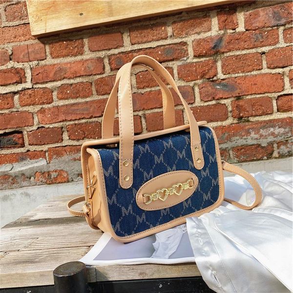 foreign peach love color buckle letter texture shoulder metal single small messenger square trade printing bag heart matching e bouso
foreign peach love color buckle letter texture shoulder metal single small messenger square trade printing bag heart matching e bouso
