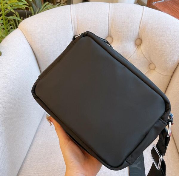 new high-end men's camera bag original messenger bag waterproof men's shoulder bag parachute fabric wallet size 22*15cm
new high-end men's camera bag original messenger bag waterproof men's shoulder bag parachute fabric wallet size 22*15cm