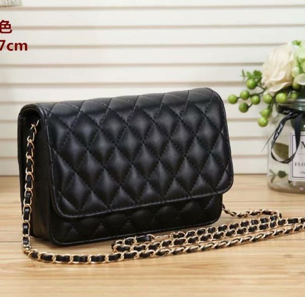 2021 design shoulder bag women messenger rhombic chain small female simple bags 
2021 design shoulder bag women messenger rhombic chain small female simple bags