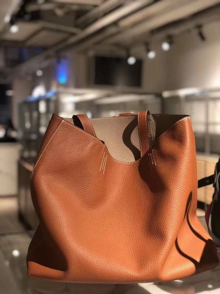 large size fashion bags two-sided women handbag totes whole bag real genuine leather super soft shoulder bags lady quality
large size fashion bags two-sided women handbag totes whole bag real genuine leather super soft shoulder bags lady quality