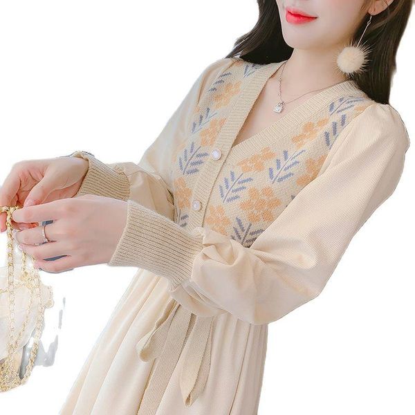 casual dresses elegant dress 2021 autumn and winter style v-neck puff sleeve stitching embroidery knitted fashionable women's clothin, Black;gray 
casual dresses elegant dress 2021 autumn and winter style v-neck puff sleeve stitching embroidery knitted fashionable women's clothin, Black;gray