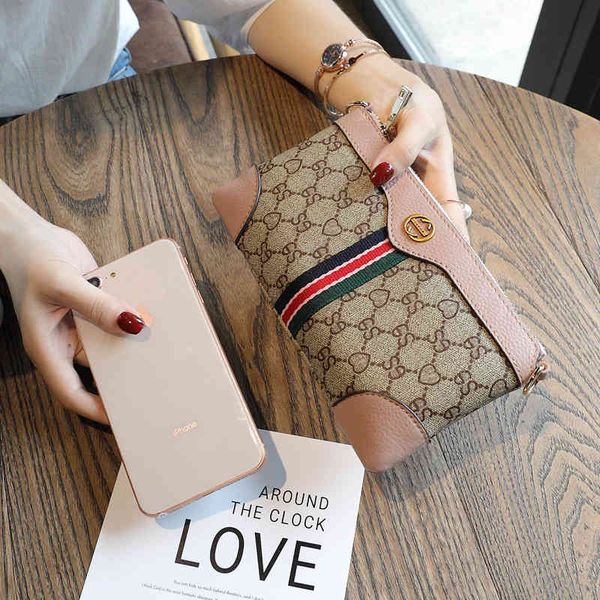 handbag women's large capacity new fashion multifunctional hand holding messenger mobile phone soft leather small grasping handbags sal
handbag women's large capacity new fashion multifunctional hand holding messenger mobile phone soft leather small grasping handbags sal
