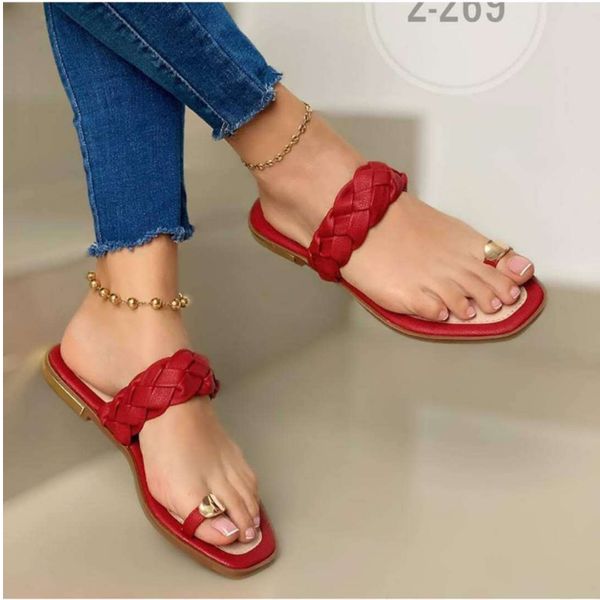 2021 fashion summer new style braided toe metal decoration outdoor female slippers solid color flat bottom plus size slippers, Black
2021 fashion summer new style braided toe metal decoration outdoor female slippers solid color flat bottom plus size slippers, Black