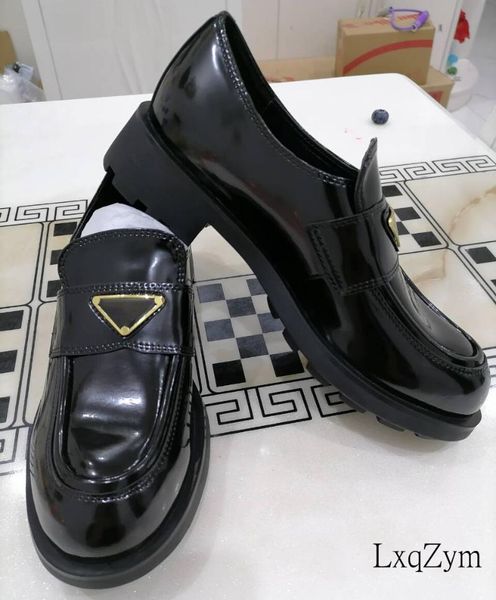 boots classic women casual flats fashion round toe oxford shoes female black shiny genuine leather lady platform loafers
boots classic women casual flats fashion round toe oxford shoes female black shiny genuine leather lady platform loafers