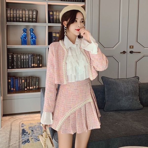 autumn women tweed three piece set women fashion pearl slim short jacket coat+a-line mini short skirt suit+white ruffles shirt 210514
autumn women tweed three piece set women fashion pearl slim short jacket coat+a-line mini short skirt suit+white ruffles shirt 210514
