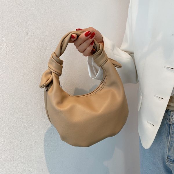 2021 new cloud korean fashion single shoulder underarm fold net red foreign temperament personalized messenger bag
2021 new cloud korean fashion single shoulder underarm fold net red foreign temperament personalized messenger bag