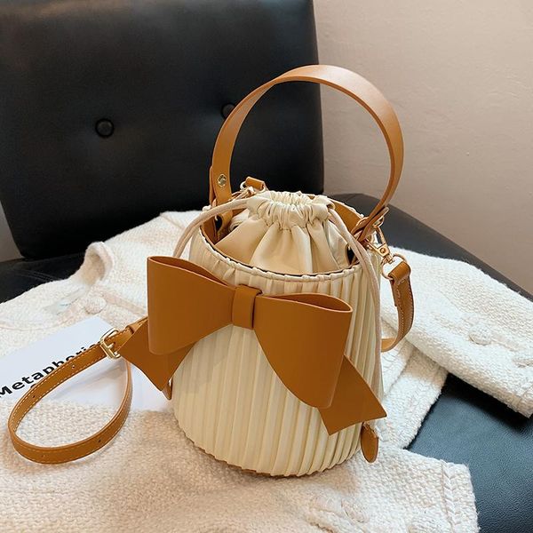 evening bags niche design handbags all-match 2021 fashion messenger bag handbag fold bucket shoulder width: 16cm
evening bags niche design handbags all-match 2021 fashion messenger bag handbag fold bucket shoulder width: 16cm