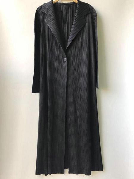 women's trench coats miyake pleated ding comfortable and texture designer casual loose large size long windbreaker button jackets, Tan;black
women's trench coats miyake pleated ding comfortable and texture designer casual loose large size long windbreaker button jackets, Tan;black