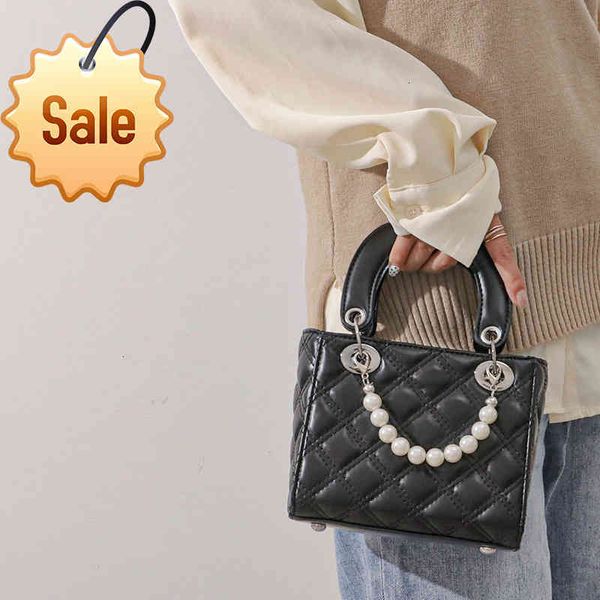 this year, small bags are popular for women in autumn 2121. the new diana bag is foreign style, portable one shoulder messenger bag is
this year, small bags are popular for women in autumn 2121. the new diana bag is foreign style, portable one shoulder messenger bag is
