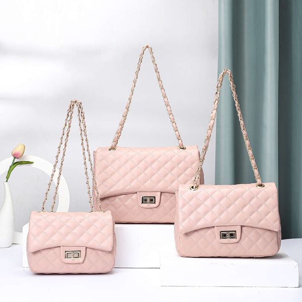 2021 new fashion small square foreign trade trend women's single shoulder diagonal cross handbag stall 13778
2021 new fashion small square foreign trade trend women's single shoulder diagonal cross handbag stall 13778
