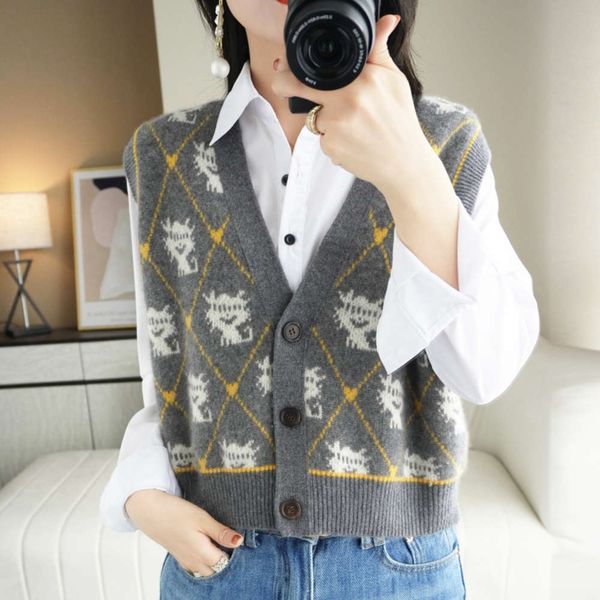 knitted vest women's autumn winter style wear printed cardigan jacket version fashion loose sleeveless, White
knitted vest women's autumn winter style wear printed cardigan jacket version fashion loose sleeveless, White