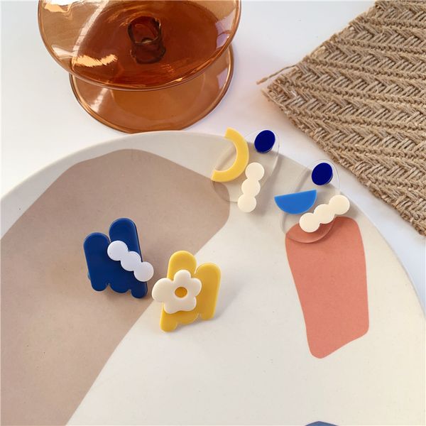 matching creative color acrylic flower asymmetric geometric earrings women's transparent oval resin temperament, Golden
matching creative color acrylic flower asymmetric geometric earrings women's transparent oval resin temperament, Golden
