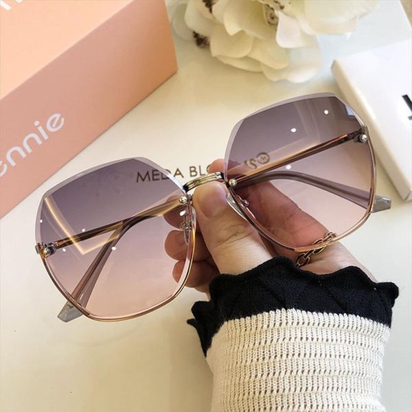 high qulity womens rimless square sunglasses metal shades fashion gradient female ladies vintage glasses, White;black
high qulity womens rimless square sunglasses metal shades fashion gradient female ladies vintage glasses, White;black