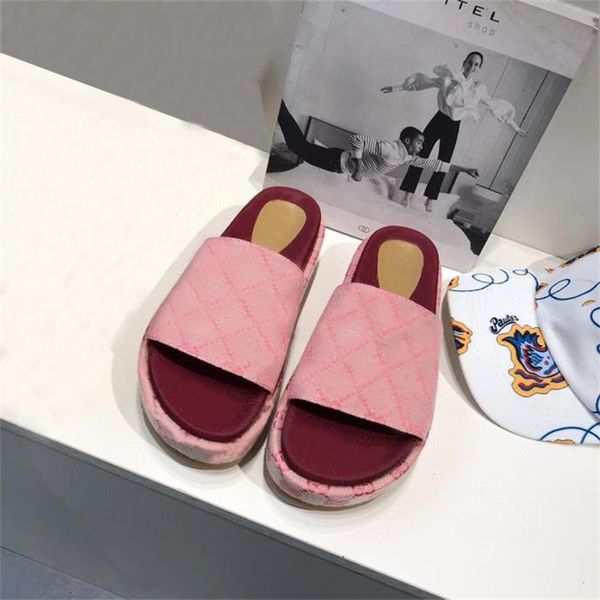2021 fashion thick slippers go out flat soled women's leisure high shoes anti slip sandals35-44, Black
2021 fashion thick slippers go out flat soled women's leisure high shoes anti slip sandals35-44, Black