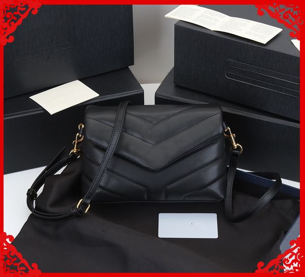 superior suppliers women bags genuine leather messenger silver gold label plain classic water wave fashion chain ladies shoulder bag size: 2
superior suppliers women bags genuine leather messenger silver gold label plain classic water wave fashion chain ladies shoulder bag size: 2