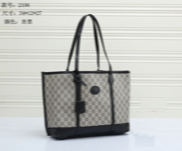 shoulder messenger bags lady fashion luxurys handbags cross body famous designers hasp removable leather straps popular female purse
shoulder messenger bags lady fashion luxurys handbags cross body famous designers hasp removable leather straps popular female purse