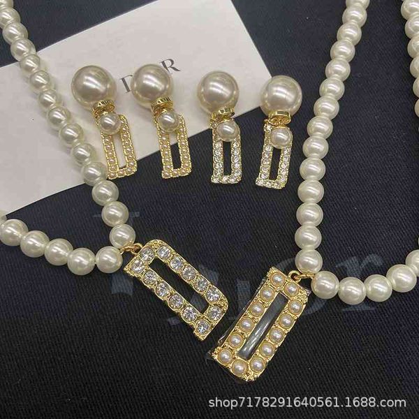 dio/christian series chaebol family little daughter necklace set is high, very old, full diamond d letter pearl earrings, female, Red;brown
dio/christian series chaebol family little daughter necklace set is high, very old, full diamond d letter pearl earrings, female, Red;brown