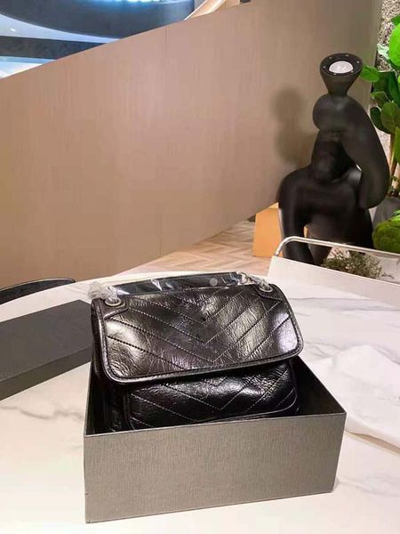 messenger bags women luxurys designer crossboyd shoulder bag causal purse handbags 2021new fashion outdoor packs designers handbag large cap
messenger bags women luxurys designer crossboyd shoulder bag causal purse handbags 2021new fashion outdoor packs designers handbag large cap