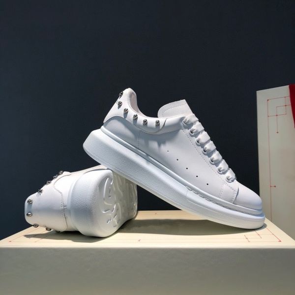 2021 classic style women men sneaker fashion casual shoes trainers walking sneakers more colour size, Black
2021 classic style women men sneaker fashion casual shoes trainers walking sneakers more colour size, Black