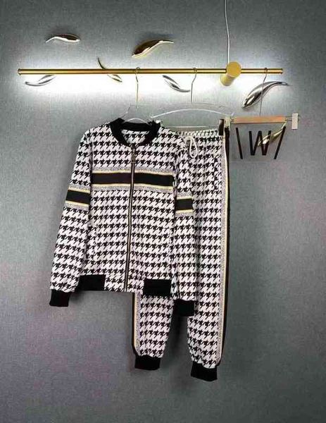 2022 factory wholesale new autumn thousand bird check printed zipper coat trousers tide leisure two-piece set women qfsf, Gray
2022 factory wholesale new autumn thousand bird check printed zipper coat trousers tide leisure two-piece set women qfsf, Gray