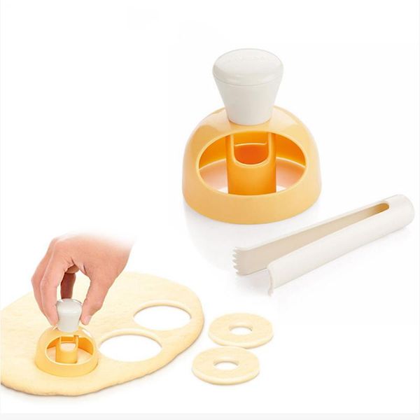 cake tools plastic hollow bread mold american large belt tongs donut baking utensils printing biscuit
cake tools plastic hollow bread mold american large belt tongs donut baking utensils printing biscuit