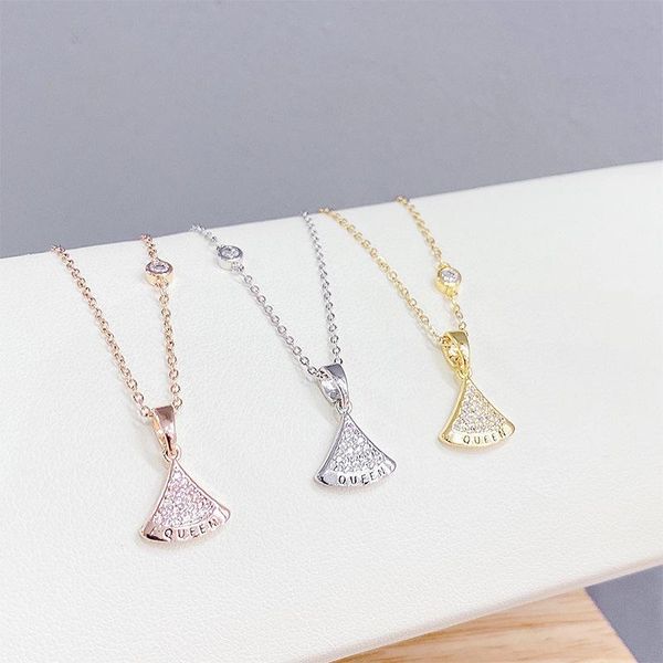 chains 14k real gold plated fan shape necklace shining bling zircon women clavicle chain elegant charm wedding pendant jewelry, Silver
chains 14k real gold plated fan shape necklace shining bling zircon women clavicle chain elegant charm wedding pendant jewelry, Silver