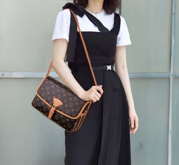women lady fashion handbags shoulder bags cross body clutch totes classic retro all-match round barrel silk scarf decoration casual large ca
women lady fashion handbags shoulder bags cross body clutch totes classic retro all-match round barrel silk scarf decoration casual large ca
