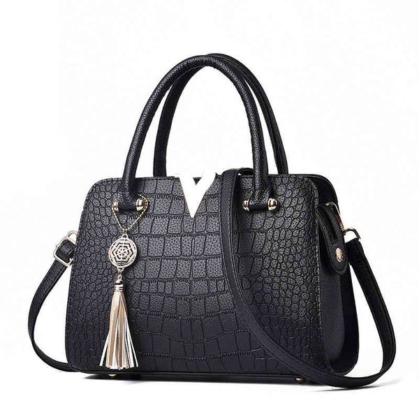 crocodile pattern handbag women 2021 new atmosphere middle aged mother women's fashion lady's hand
crocodile pattern handbag women 2021 new atmosphere middle aged mother women's fashion lady's hand