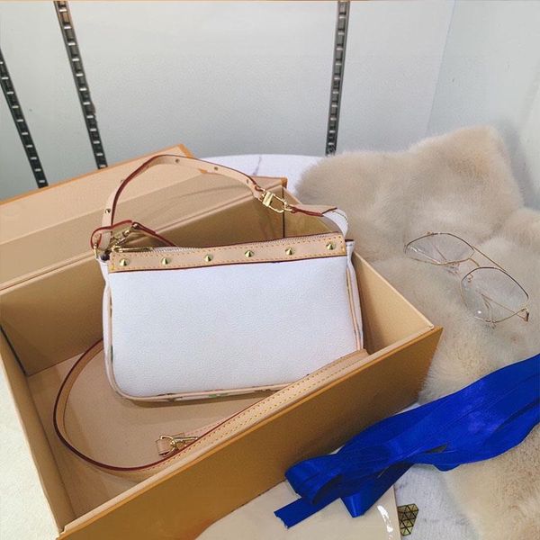 evening bags 2021 style limited edition women's shoulder bag retro classic rivet decoration fashionable high-end
evening bags 2021 style limited edition women's shoulder bag retro classic rivet decoration fashionable high-end
